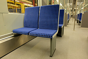 Projekt Langlebigkeit Die neuen königsblauen Sitze im DB-Regio-Look.